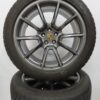 Originele Porsche 20 inch velgen Macan sport design met Dunlop winterbanden