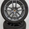 Originele Porsche 20 inch velgen Macan III Titan grey met zomerbanden