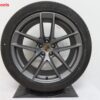 Originele Porsche 20 inch velgen Macan III Titan grey met zomerbanden - Afbeelding 3
