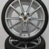 Originele Porsche 21 inch velgen 911 992 met Michelin winterbanden demo set
