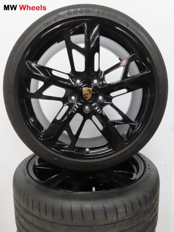 Originele Porsche Taycan 21 inch velgen Cross Tourismo met zomerbanden