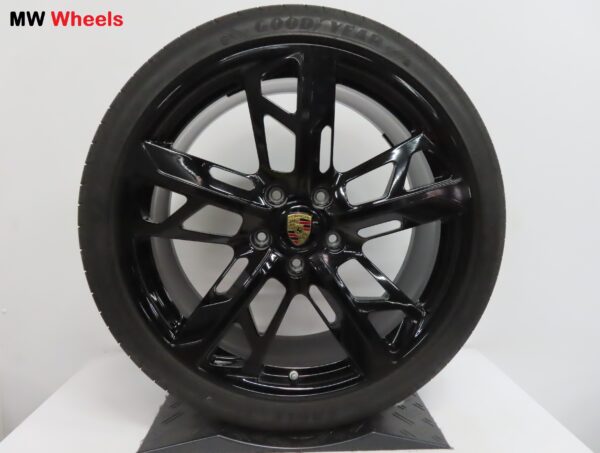 Originele Porsche Taycan 21 inch velgen Cross Tourismo met zomerbanden - Afbeelding 4