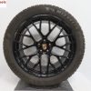 Originele Porsche Macan 20 inch velgen GTS RS Spyder met Michelin winterbanden - Afbeelding 2
